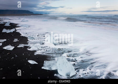 Plage sur les icebergs Jokulsarlon Glacial Lagoon, Iceland Banque D'Images