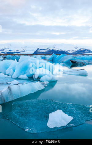 Les icebergs, lac Glacier Jökulsárlón, le sud de l'Islande Banque D'Images