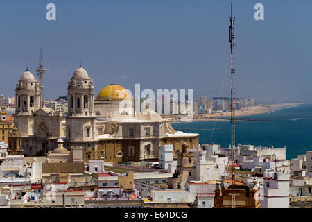 Vue de la Cathédrale de Cadix de Torre Tavira à Cadix, Andalousie, Espagne Banque D'Images