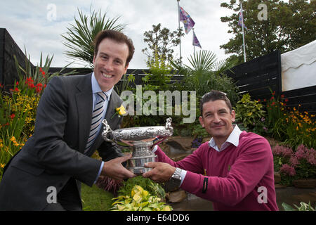 Southport, Merseyside, Royaume-Uni. 14 août, 2014. Strictly Come Dancing star Anton du Beke ouvre la plus grande exposition florale indépendante. "Je vais avoir une flânerie, regardez les frontières herbacées," annonce l'Anton. "Et n'importe qui qui veut venir nous dire bonjour, venez dire bonjour." Banque D'Images