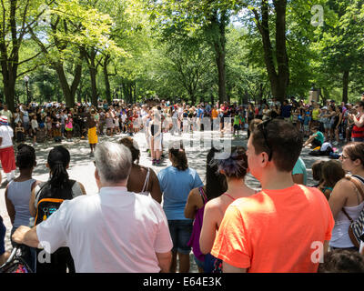 Les foules à Central Park, NYC Banque D'Images