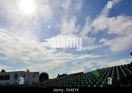 Bristol, Royaume-Uni. 14e Août, 2014. Lundi 25 août, jour férié, coin salon supplémentaire est mis en place pour les grandes foules attendues pour le Royal London, England v série d'Inde à la Gloucestershire County Cricket Club à Bristol au Royaume-Uni. Crédit : Robert Timoney/Alamy Live News Banque D'Images