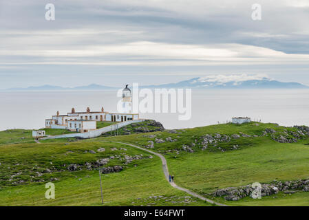 Neist Point Lighthouse Isle of Skye Scotland UK à l'ensemble de South Uist Banque D'Images