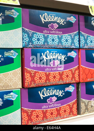 Boîtes de mouchoirs de marque Kleenex, Smith's Grocery Store, Great Falls, Montana, USA Banque D'Images