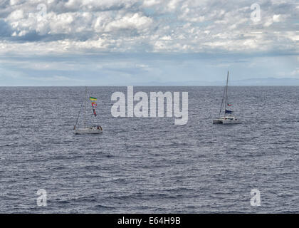 Bateaux à voile sur le chemin de l'île de Vis, Croatie Banque D'Images