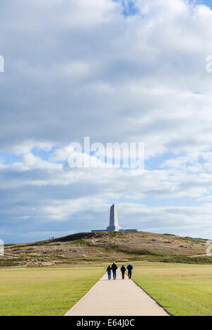 Chemin vers le Monument des frères Wright, Wright Brothers National Memorial, Kill Devil Hills, North Carolina, USA Banque D'Images