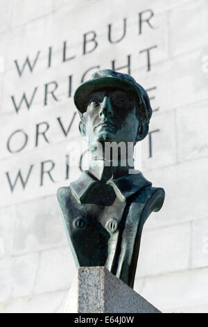 Buste de Wilbur Wright au Monument des frères Wright, Wright Brothers National Memorial, Kill Devil Hills, North Carolina, USA Banque D'Images