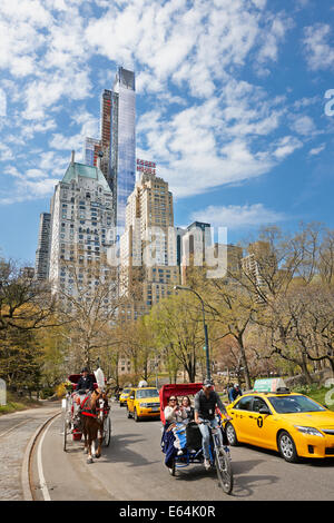 Scène de rue dans Central Park au printemps. Manhattan, New York, États-Unis. Banque D'Images