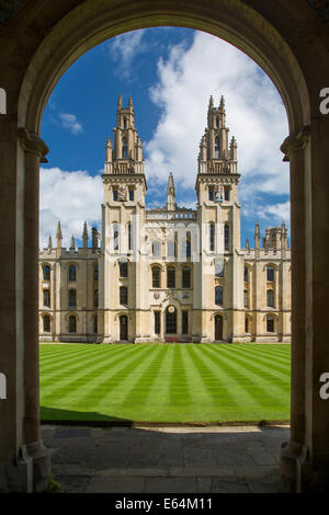 All Souls College - fondée en 1438 par Henri VI, Oxford, Oxfordshire, Angleterre Banque D'Images