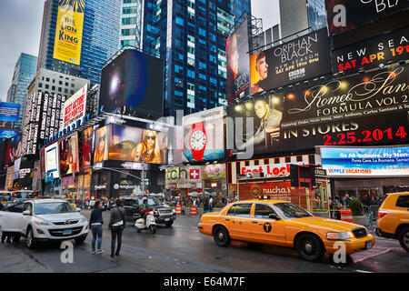 Scène de rue sur Times Square. Manhattan, New York, USA. Banque D'Images