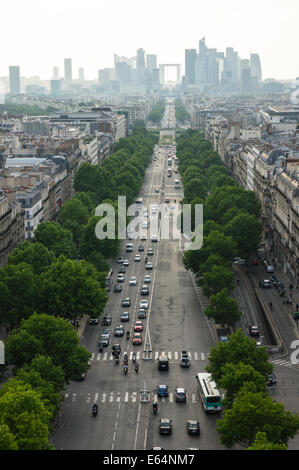 Vue de l'Arc de Triomphe à Paris, quartier des affaires de la Défense, France Banque D'Images