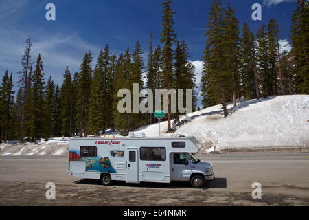 RV à la Banque du charbon (10 640 Col ft./3243 m), l'US 550, San Juan Skyway, Colorado, USA Banque D'Images