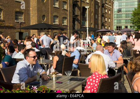 Henry's Cafe Bar - West India Quay - Canary Wharf - Londres Banque D'Images