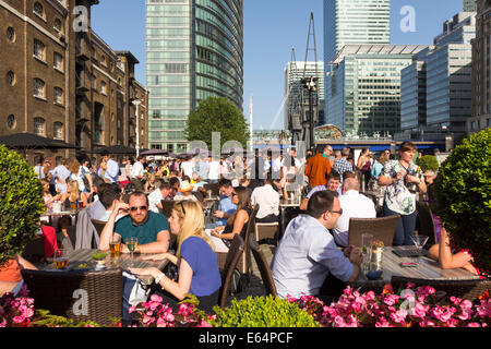 Henry's Cafe Bar - West India Quay - Canary Wharf - Londres Banque D'Images