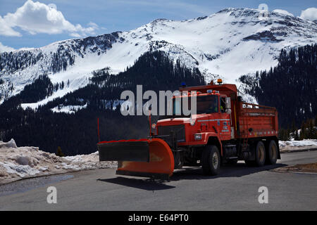 Chasse-neige au sommet des Molas Pass (10 910 ft/m 3325), US 550, San Juan Skyway, Colorado, USA Banque D'Images