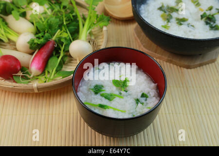 Nanakusa gayu (sept-herbes riz) Banque D'Images