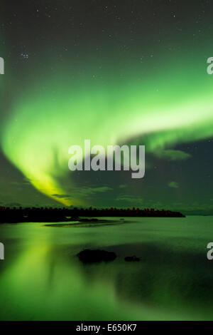 Northern Lights, réflexions, Eggum, Vestvågøy, district de Lofoten, Norvège Banque D'Images