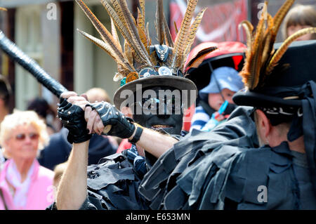 Sweeps Festival, Rochester, Kent, 5 mai 2014. Fête traditionnelle, relancé en 1981. Morris Men Banque D'Images