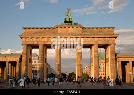 La porte de Brandebourg et la place Pariser Platz à Berlin, Germany, Europe Banque D'Images