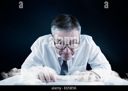 Composite image of businessman de taper au clavier Banque D'Images