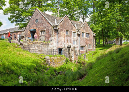 Le moulin dans le parc à Dunham Massey Hall Altrincham Cheshire England UK PHOTO PRISE À PARTIR DE SENTIER PUBLIC Banque D'Images