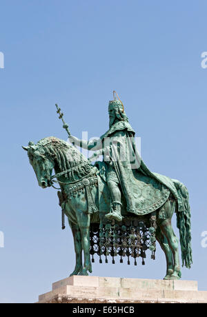 Statue équestre du roi Saint Etienne, la colline du Château de Buda, à Budapest, Hongrie Banque D'Images