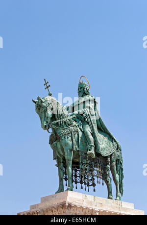 Statue équestre du roi Saint Etienne, la colline du Château de Buda, à Budapest, Hongrie Banque D'Images