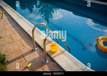 Détail d'un coin d'une piscine. Banque D'Images