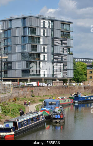 ArtHouse le développement résidentiel et Regent's Canal, King's Cross, Londres, Royaume-Uni. Banque D'Images