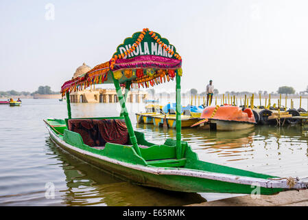 Gadisar Lake point nautique à Jaisalmer, Rajasthan, Inde. Banque D'Images