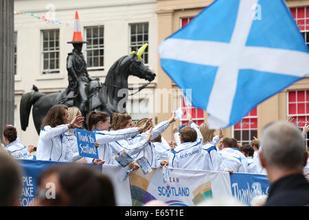 Glasgow, Écosse, Royaume-Uni, vendredi 15 août, 2014. Équipe Scotland athlètes participant à un défilé dans le centre-ville pour remercier le public de leur soutien lors des Jeux du Commonwealth de Glasgow 2014 Banque D'Images