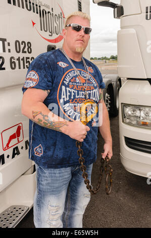 Lisburn, Irlande du Nord. 15 août 2014 - Ron 'Ronnie' Shirley de Lizard Lick ouvre Remorquage Truckfest, Balmoral Park Crédit : Stephen Barnes/Alamy Live News Banque D'Images