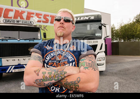 Lisburn, Irlande du Nord. 15 août 2014 - Ron 'Ronnie' Shirley de Lizard Lick ouvre Remorquage Truckfest, Balmoral Park Crédit : Stephen Barnes/Alamy Live News Banque D'Images