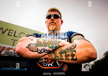 Lisburn, Irlande du Nord. 15 août 2014 - Ron 'Ronnie' Shirley de Lizard Lick ouvre Remorquage Truckfest, Balmoral Park Crédit : Stephen Barnes/Alamy Live News Banque D'Images