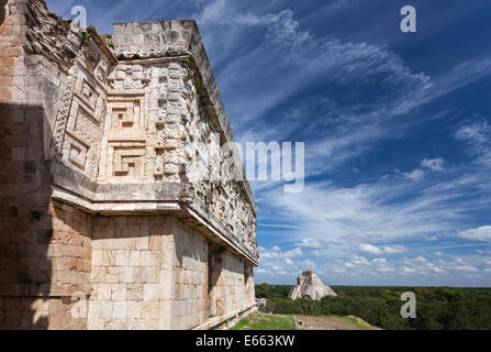 Un mur décoré de la Palais du Gouverneur à Uxmal, Yucatan, Mexique. Banque D'Images
