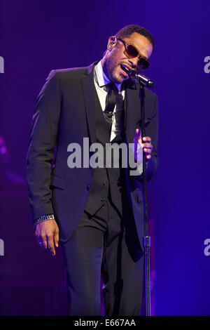 Durham, North Carolina, USA. 26 juillet, 2014. Musique Artiste MAXWELL apporte sa tournée 2014 à la Durham Performing Arts Center de Durham, NC. Gerald Maxwell Rivera, (né le 23 mai 1973), mieux connu sous le nom de Maxwell, est un auteur-compositeur, producteur et acteur. © Andy Martin Jr./ZUMA/Alamy Fil Live News Banque D'Images