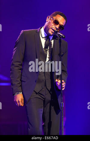 Durham, North Carolina, USA. 26 juillet, 2014. Musique Artiste MAXWELL apporte sa tournée 2014 à la Durham Performing Arts Center de Durham, NC. Gerald Maxwell Rivera, (né le 23 mai 1973), mieux connu sous le nom de Maxwell, est un auteur-compositeur, producteur et acteur. © Andy Martin Jr./ZUMA/Alamy Fil Live News Banque D'Images