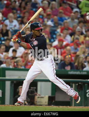 Washington, DC, USA. 15e Août, 2014. Nationals de Washington droit fielder Michael Taylor (18) à la batte contre les Pirates de Pittsburgh au cours de leur jeu au Championnat National Park à Washington, D.C, vendredi, 15 août, 2014. Credit : Harry E. Walker/ZUMA/Alamy Fil Live News Banque D'Images