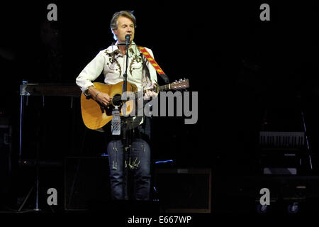 Toronto, Canada. 15 août 2014. Canadian Country rock band BLUE RODEO avec chanteur Jim Cuddy doit effectuer à l'Amphithéâtre Molson Canadian. Credit : EXImages/Alamy Live News Banque D'Images