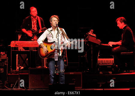 Toronto, Canada. 15 août 2014. Canadian Country rock band BLUE RODEO avec chanteur Jim Cuddy doit effectuer à l'Amphithéâtre Molson Canadian. Credit : EXImages/Alamy Live News Banque D'Images