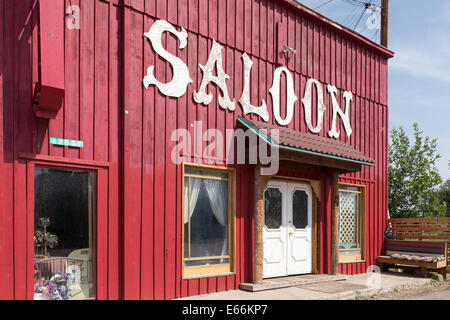 Weathered Saloon dans le Montana, USA Banque D'Images