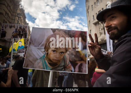 Londres, Royaume-Uni. 16e Août, 2014. Manifestation devant l'AC contre l'État islamique de la BBC de massacres et des Yézidis kurdes. Crédit : Guy Josse/Alamy Live News Banque D'Images