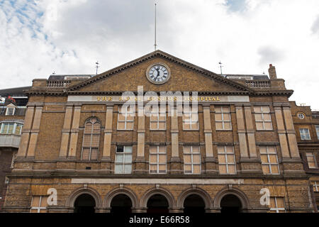 Whitechapel, UK. 16e Août, 2014. Le Royal London Hospital, Whitechapel, Londres, Angleterre, Royaume-Uni Crédit : Simon Balson/Alamy Live News Banque D'Images