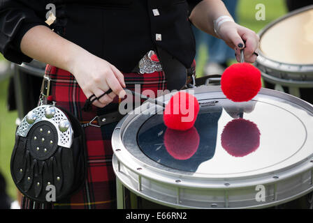 Pipe Band drummer en action. Banque D'Images