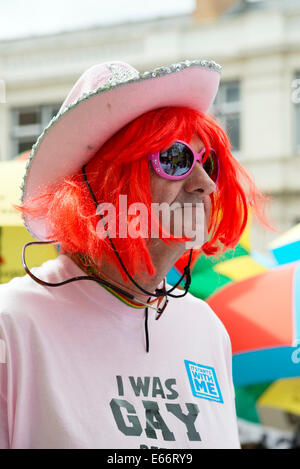 Cardiff, Wales, UK. 16e Août, 2014. La fierté 2014 Défilé LGBT Cymru Cardiff Mardi Gras de crédit : Robert Convery/Alamy Live News Banque D'Images