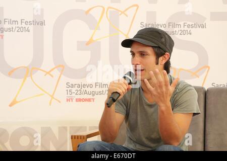 Sarajevo, Bosnie-Herzégovine. 16e Août, 2014. L'Acteur mexicain Gael Garcia Bernal directeur et parle aux médias au 20e Festival du Film de Sarajevo au Festival Square, à Sarajevo, Bosnie-Herzégovine, le Août 16, 2014. Le 20e Festival du Film de Sarajevo a eu lieu du 15 août au 23 août. Credit : Haris Memija/Xinhua/Alamy Live News Banque D'Images