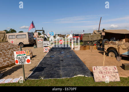 Kent, UK. 16e Août, 2014. Le 6e congrès annuel de l'Ops combiné Show à Headcorn aérodrome. Avec fly-overs, guerre de reconstitutions, fancy dress, réel et la réplique de souvenirs et de bien plus encore. Crédit : Tom Arne Hanslien/Alamy Live News Banque D'Images