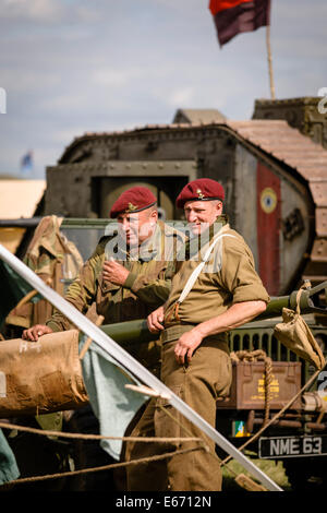 Kent, UK. 16e Août, 2014. Le 6e congrès annuel de l'Ops combiné Show à Headcorn aérodrome. Avec fly-overs, guerre de reconstitutions, fancy dress, réel et la réplique de souvenirs et de bien plus encore. Crédit : Tom Arne Hanslien/Alamy Live News Banque D'Images