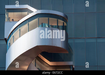 Toronto : Art Gallery of Ontario, le titane et l'aile sud de verre donnant sur la Grange et Grange Park Banque D'Images