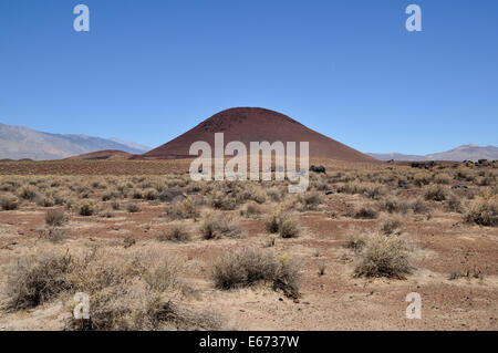 Preuve de diverses formes d'activité volcanique le long de l'autoroute 395 en Californie Banque D'Images